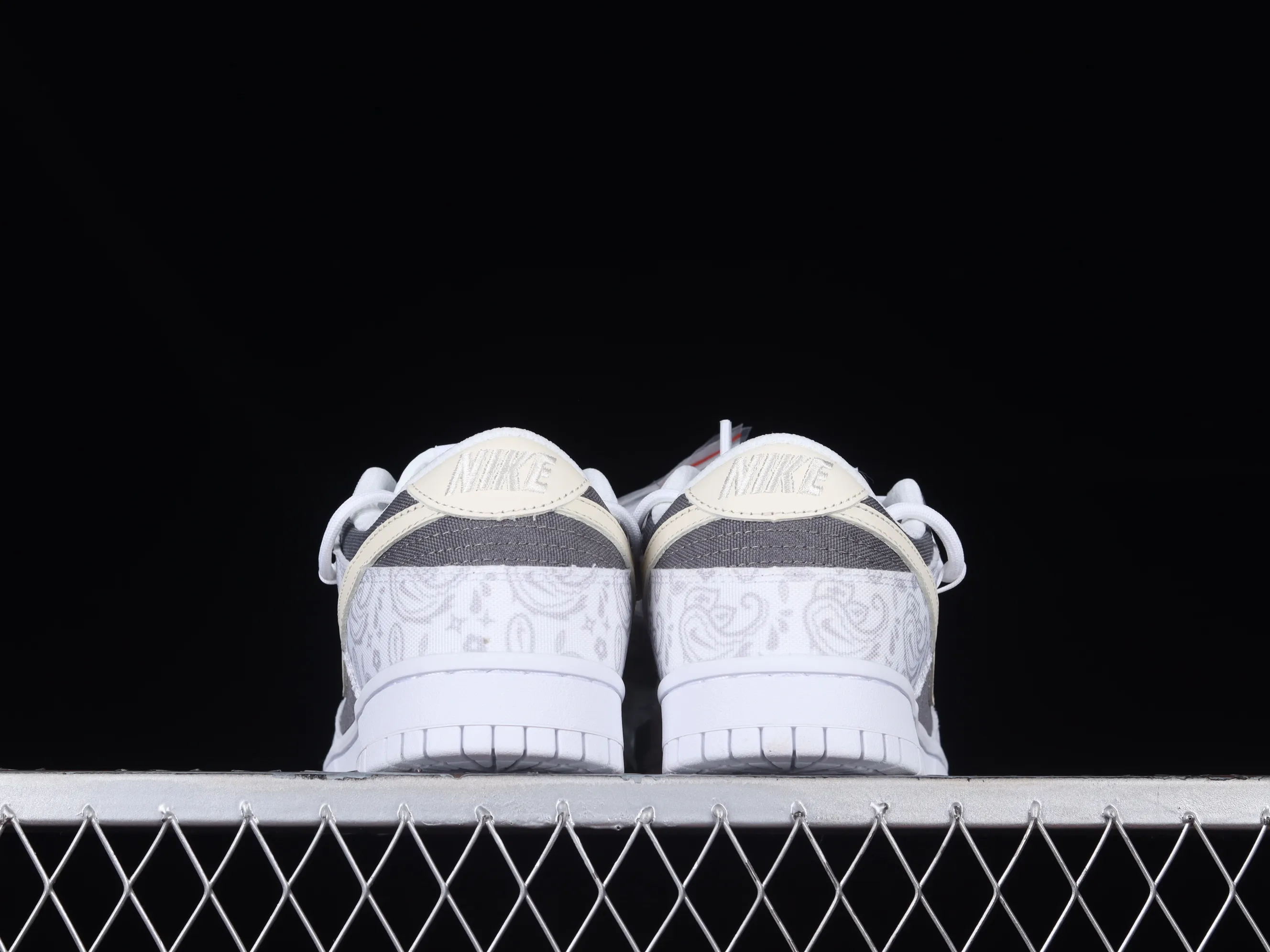 All categories Nk SB Dunk series Nk SB Dunk Low low-top sneakers Nk Dunk Low ESS reverse cashew flower micro industry customized version of deconstructed strap casual sneakers DJ9955-100